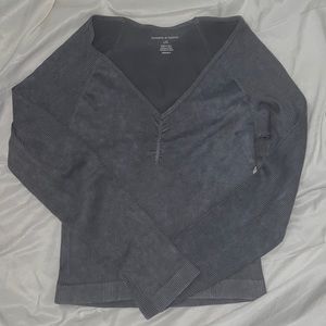 V-Neck Active Long Sleeve